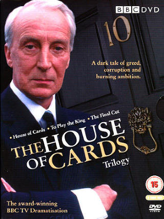 �HOUSE OF CARDS�: Opprinnelig ble Dobbs' bok til en BBC-serie, med Ian Richardson i hovedrollen. Der Kevin Spacey er r� og effektiv, er Ian Richardsons figur langt mer sjarmerende, stadig med et hevet �yenbryn og signaturfrasen: �You might very well think that; I couldn't possibly comment�.