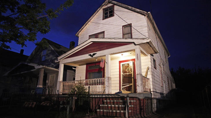 I BOLIGHUS: De tre savnede kvinnene ble funnet i live mandag i dette bolighuset i Cleveland. Foto: Bill Pugliano / Getty Images / AFP