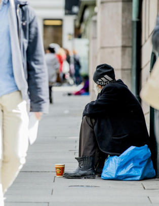 - Kan ikke v�re kriminelt � be om hjelp