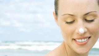 OFTE GLEMT: Nesen er blant de kroppsdelene som ofte glemmes n�r solkremen skal p�.  Illustrasjonsfoto: Colourbox