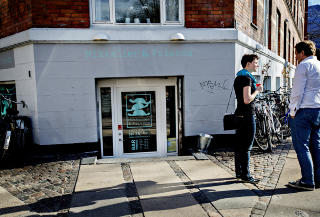 VANNHULL: Mikkeller & Friends er en liten, lokal pub i Viktoriagade 8 p� N�rrebro, like ved Superkilen. Foto: ANITA ARNTZEN