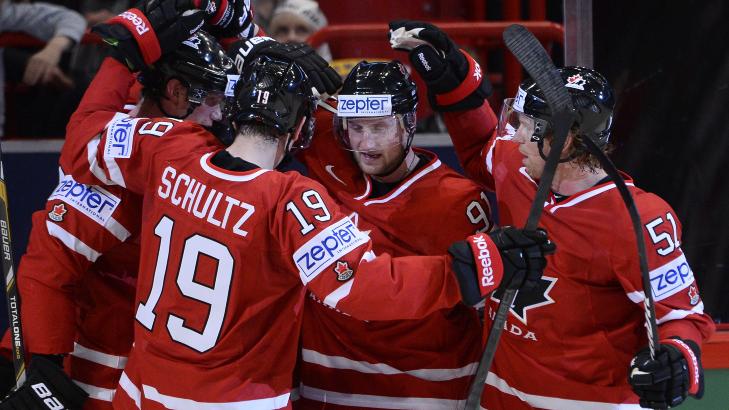M�LFARLIG: Steven Stamkos (nummer to f.h.) er Canadas mest m�lfarlige spiller. Foto: Jonathan Nackstrand / AFP / NTB Scanpix