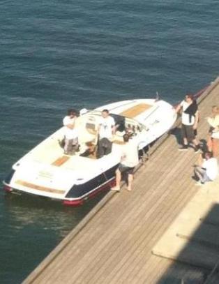 One Direction snek seg inn til Telenor Arena med b�t