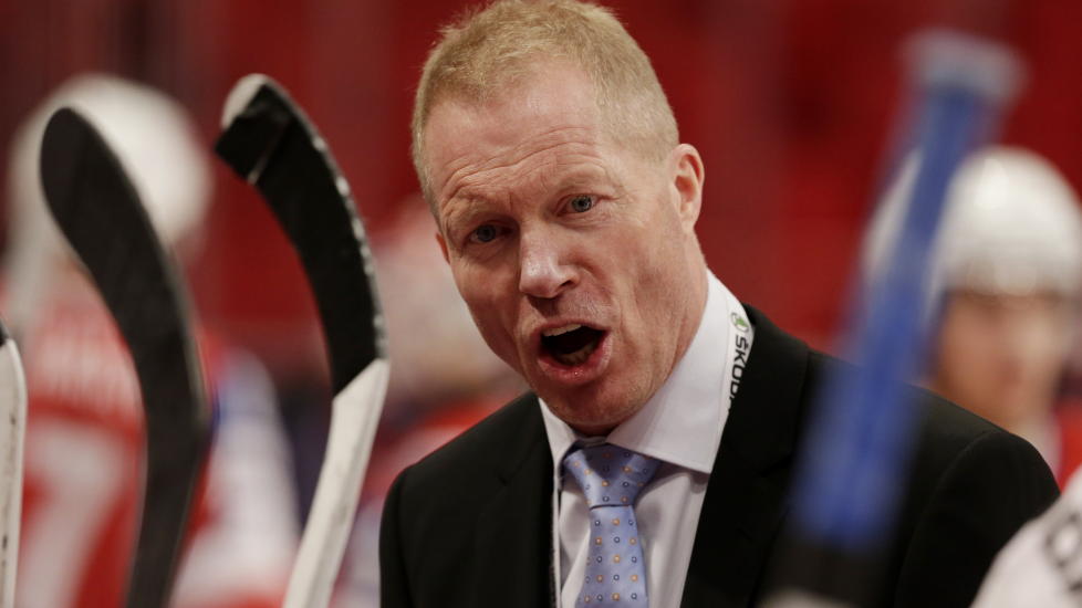 REAGERER P� STRAFFEN:  Landslagstrener Roy Johansen reagerer p� at det er to canadiere i komiteen som id�mte Ole-Kristian Tollefsen og Marius Holtet straff.
Foto: H�kon Mosvold Larsen / NTB scanpix