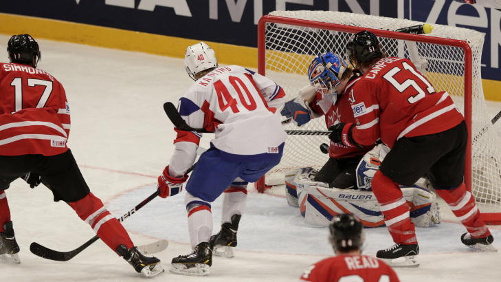 FATTIG TR�ST: Ken Andr� Olimb reduserer til 5-1 i 2. periode mot Canada.
Foto: H�kon Mosvold Larsen / NTB scanpix