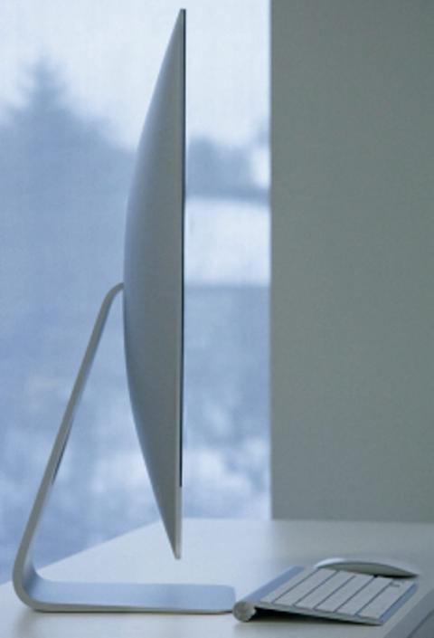 BULER: Imac er ikke like tynn i virkeligheten, siden den buler ut p� midten bak. Foto: Tron H�gvold