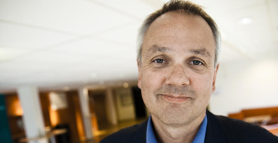 SLAKTER BEHANDLINGEN: Lege og epidemiolog Preben Aavitsland slakter behandlingen Lars Monsen har f�tt. Aavitsland, som tidligere har v�rt statsepidemiolog ved Folkehelseinstituttet sier testene som viser at Monsen har borreliose er �uansvarlige� og �ubrukelige�. Foto: H�kon Eikesdal / Dagbladet