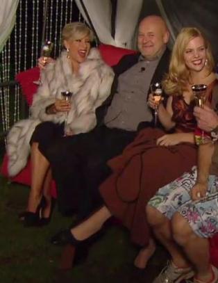 Fikk sitte i kj�rlighetssenga hjemme hos britisk stjerne