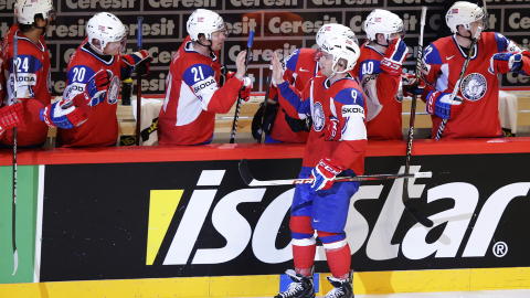 Stockholm, Sverige 20130508.
Ishockey-VM 2013, Sverige og Finland. Marius Holtet reduserer til 2-1 for Norge under VM-kampen i ishockey mellom Norge og Sverige i Globen i Stockholm onsdag kveld.
Foto: H�kon Mosvold Larsen / NTB scanpix