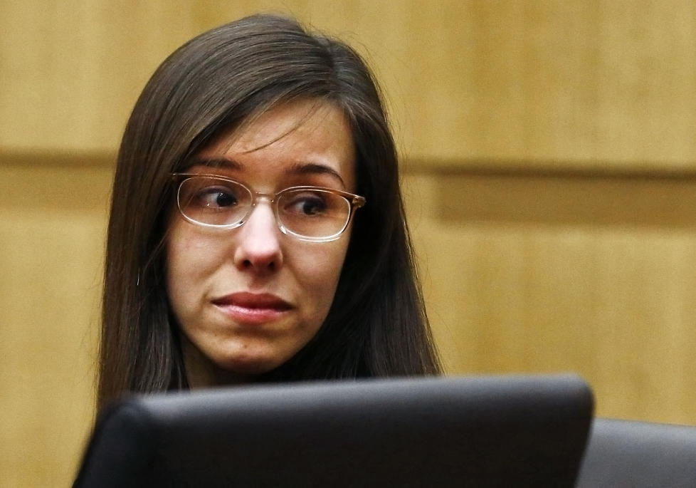 SKYLDIG: Jodi Arias gr�t da juryen fortalte at de hadde konkludert med at hun med overlegg hadde tatt livet av sin ekskj�reste.Foto: REUTERS/Rob Schumacher/Arizona Republic/Pool/NTBScanpix