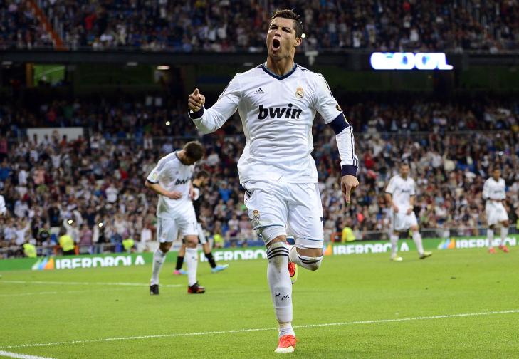 KJENT STIL: Slik jublet Ronaldo under 6-2-kampen i g�r. Foto: AFP / JAVIER SORIANO / NTB Scanpix