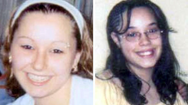 REDDET: Amanda Berry (til venstre) ble holdt fanget sammen med Gina Dejesus (til h�yre) og Michelle Knight. Foto: AP Photo/FBI/Scanpix