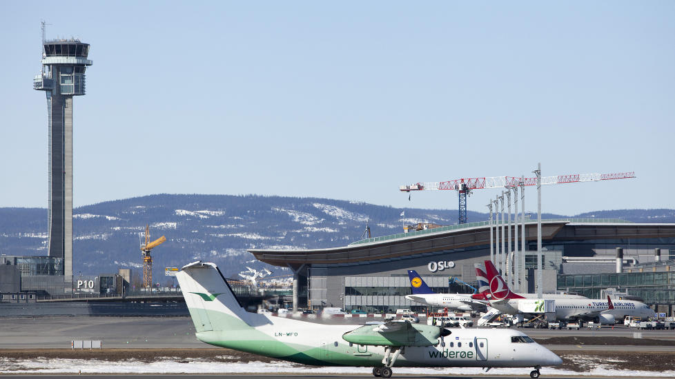 P� VINGENE IGJEN: Wider�e-streiker ble avsluttet l�rdag kveld. Foto: Paul Kleiven / NTB scanpix