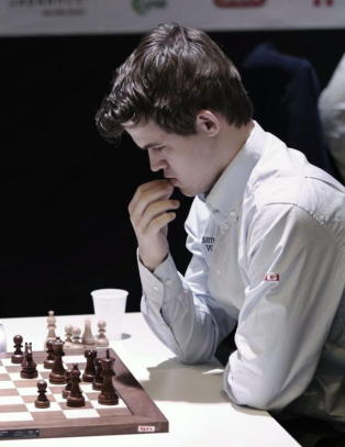 Sjakkgigantene innlosjert p� hver sin side av hotellet