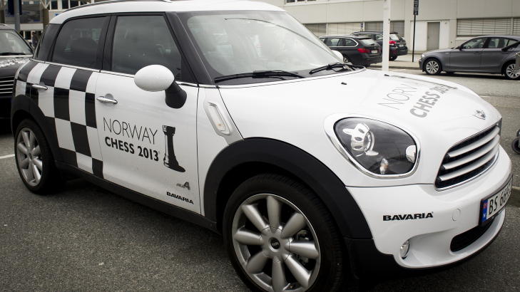 PRIVATSJ�F�R: Alle spillerne som deltar i Norway Chess har bil og privatsj�f�r tilgjengelig.  Foto: Kent Skibstad / NTB Scanpix