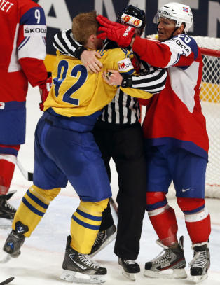 Tollefsen m�tte inn p� teppet hos VM-sjefene