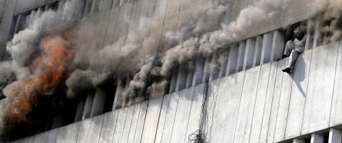 Flyktet fra flammene ved � hoppe ut fra sjuende etasje