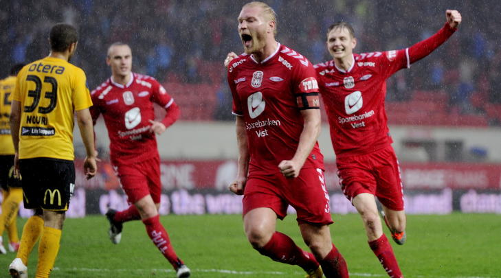 VISTE VEI: Tomasz Sokolowski scoret det viktige f�rstem�let som ledet til Branns tredje seier p� fire seriekamper.
  
Foto: Marit Hommedal / NTB scanpix