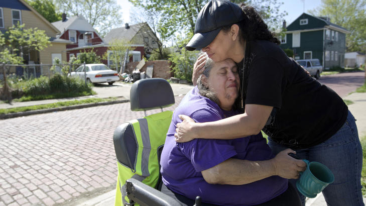TRODDE HUN VAR D�D: Deborah Knight, Michelles Knights bestemor, forteller at familien trodde Michelle var d�d, og at de aldri ville f� se henne igjen. N� �nsker ikke Michelle � m�te familien. Foto: John Gress \ Reuters