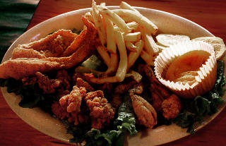  SMAK P� FLORIDA: Catfish til venstre, alligator i midten og froskel�r til h�yre. Foto: KIRSTEN MARGRETHE BUZZI