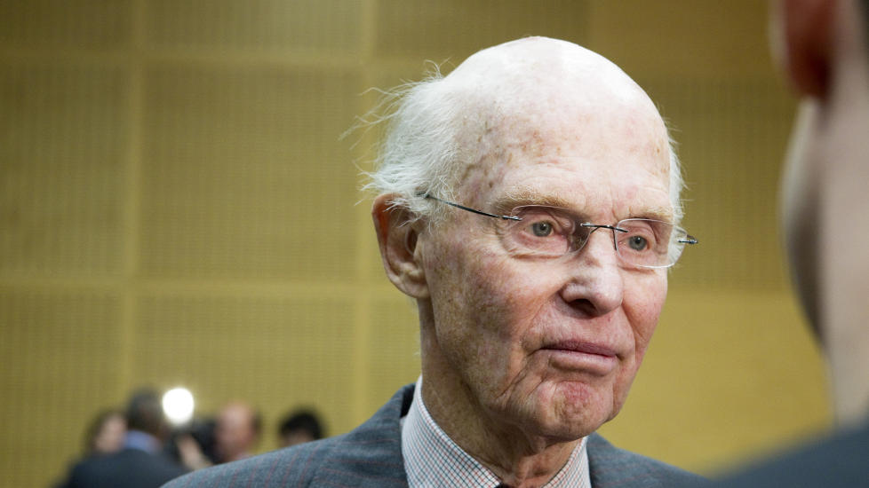  SJEFEN MED STOR S:  Skipsreder Fred. Olsen (84) f�lger fortsatt skarpt med p� hva som r�rer seg i milliardimperiet under hans navneparaply. Her fra en konferanse i 2010 i regi av n�ringsminister Trond Giske om eierskap. Foto: Berit Roald / NTB Scanpix.