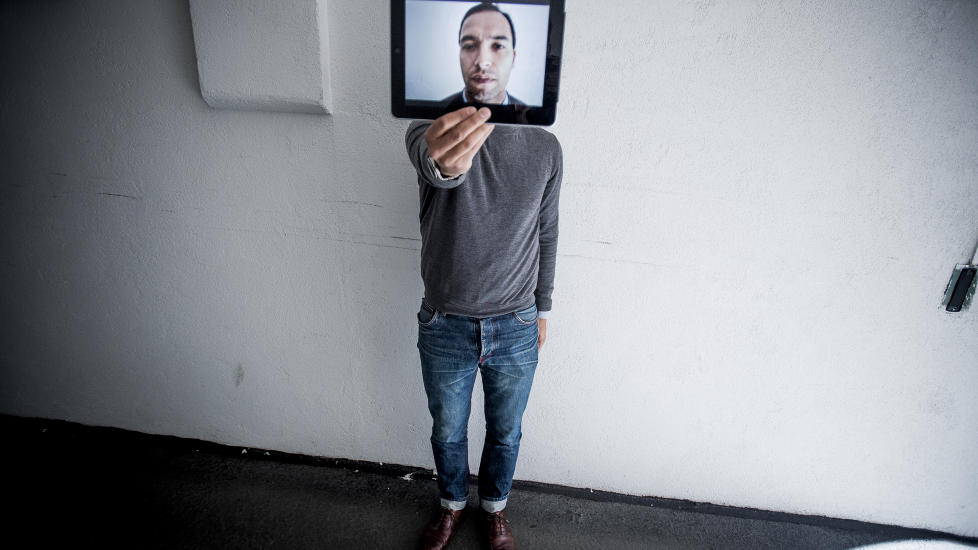 FIKTIV FAKTA: Frode Saugestads nye bok om �Frode Saugestad� er et sammensurium av forskjellige stemmer, rettsnotater, s�knadsskjemaer, og til og med video. Dermed er det vanskelig � finne kjernen av sannhet. Foto: Thomas Rasmus Skaug