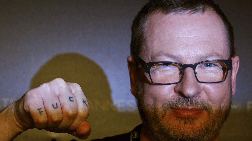 FUCK IT: Lars von Trier er vant til at det stormer rundt ham. Her er han avbildet under Cannes-festivalen for to �r siden, da han kom med noen ulykksalige nazisp�ker. Foto: NTB Scanpix