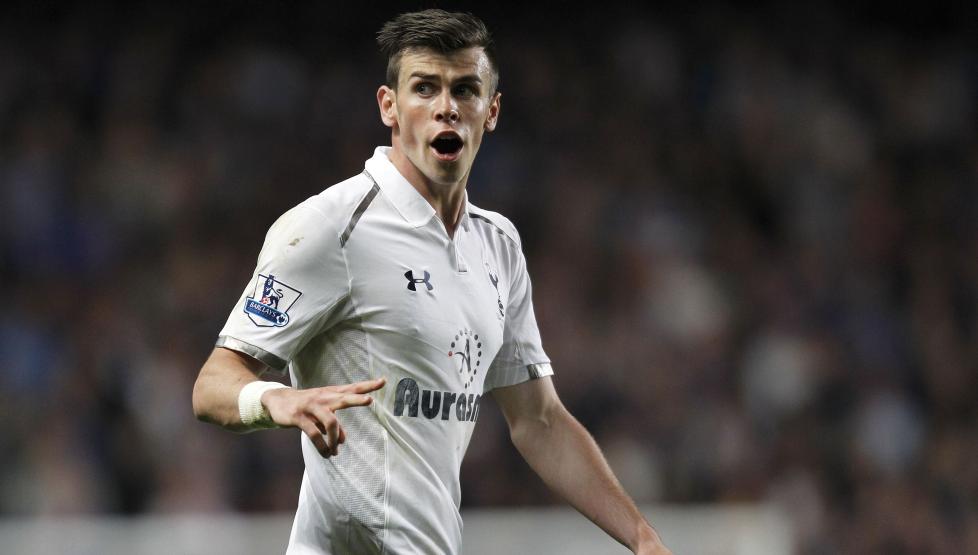 ATTRAKTIV: Etter en fenomenal sesong i Tottenham-drakta, er Gareth Bale utvilsomt attraktiv for storklubbene. Manager Andr� Villas-Boas r�der Bale til � bli i Tottenham, mens C Mores fotballekspert Lars Tj�rn�s tror sjansen er stor for at 23-�ringen drar. Foto: AFP/ IAN KINGTON