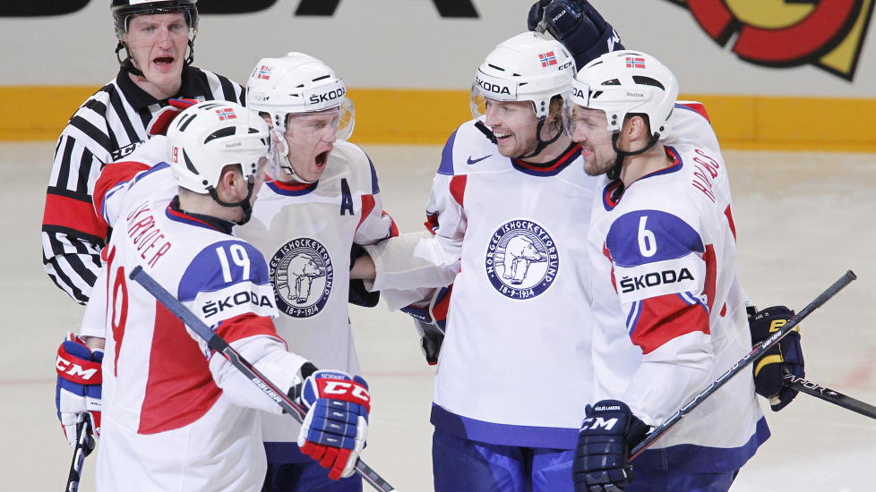 EFFEKTIVE: I fjor var Norge blant VMs beste lag i overtall. Her jubler Patrick Thoresen (nummer to f.v.) med Per-�ge Skr�der (t.v.) Morten Ask (nummer to f.h.) og Jonas Hol�s etter scoring i overtall mot Russland i fjor. Foto: H�kon Mosvold Larsen / NTB Scanpix