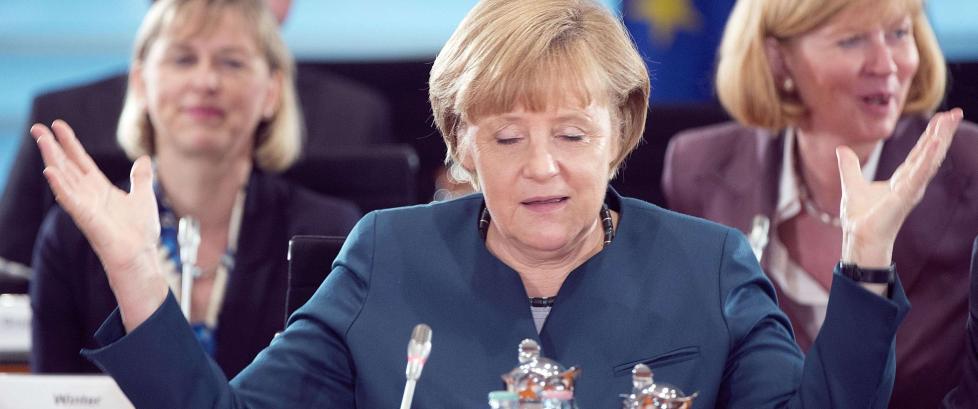 - MERKEL var  KOMMUNIST