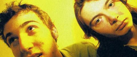 P� dette 17 �r gamle bildet viser musikklegendene ansiktene offentlig for f�rste og eneste gang