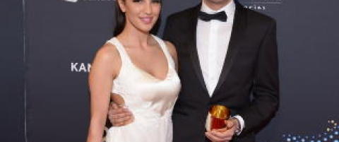 Aylar stiller i kveldens dristigste kjole