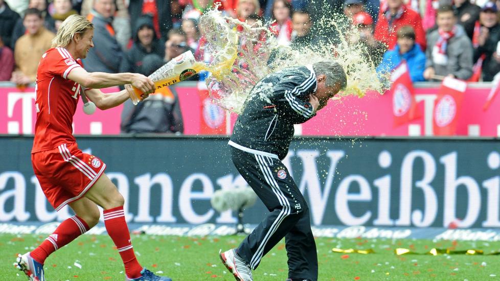 TIL SPILLE:  Men mest sannsynlig har Timoschtschuk og Jupp Heynckes noen liter til p� lur i garderoben. Foto:PETER KNEFFEL /EPA / NTB Scanpix