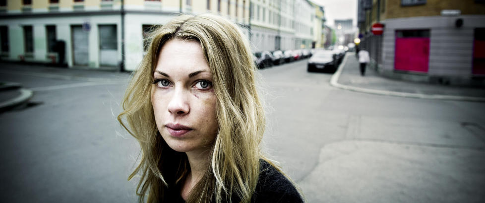 Caroline (26) ble sl�tt ned av helt ukjent mann p� gata