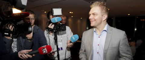 Slik ble jubileumshelten hyllet p� hotellet i natt