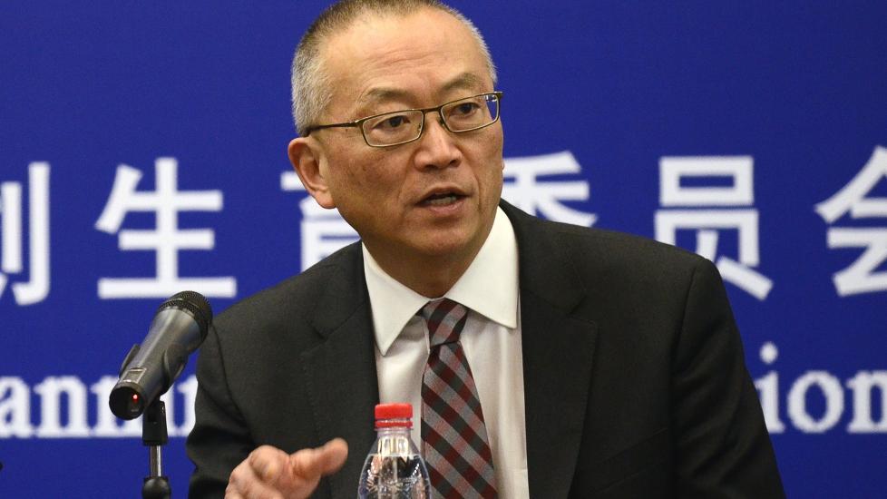BEKYMRET:  Det mest bekymringsverdige er at de forskjellige utbruddene i forskjellige land mer og mer st�tter hypotesen om at dette hittil ukjente coronaviruset kan smitte fra person til person ved n�rkontakt, sier assisterende generaldirekt�r Keiji Fukuda i WTO. Foto: AFP/ Wang Zhao / Scanpix