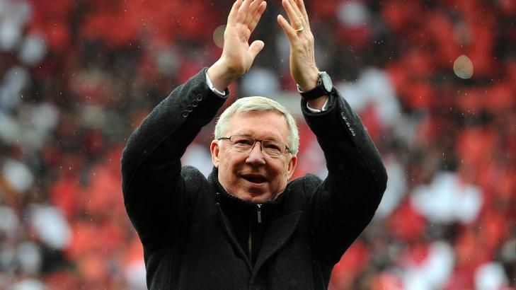 SISTE HJEMMEKAMP: United-manager sir Alex Ferguson meldte tidligere denne uka at han gir seg som manager. I dag fikk han sin hyllest p� Old Trafford. Foto: AFP PHOTO / ANDREW YATES