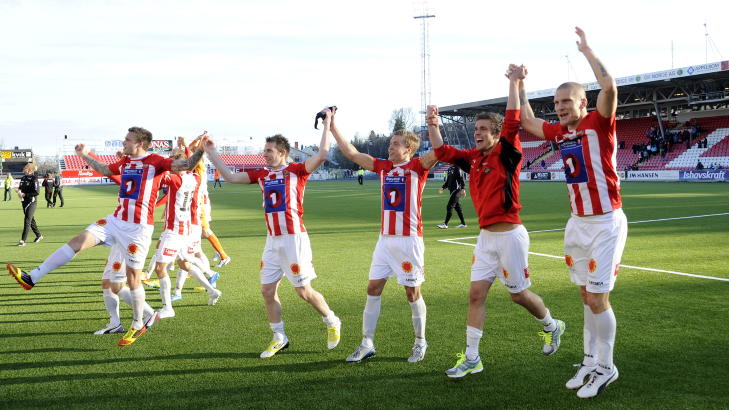  STORSEIER:  Troms�spillerne jubler for storseier 
Foto: Rune Stoltz Bertinussen / NTB scanpix