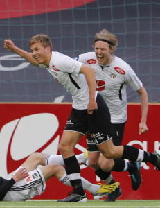 Man� med en frisparkperle av de sjeldne for Sogndal