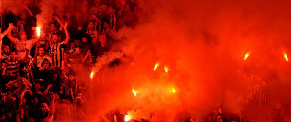 Fotballsupporter stukket ned 
p� bussholdeplass