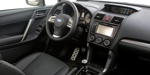 KNAPPEFRITT: Det er befriende f� knapper p� Subaru Foresters dashbord sammenlignet med mange konkurrenter. Foto: Petter Handeland