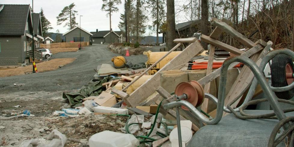 BYGNINGSSKROT: Etterlatenskaper fra byggevirksomhet kan v�re irriterende, og skal ikke bli liggende i en lengre periode. Foto: Alexander Berg jr.