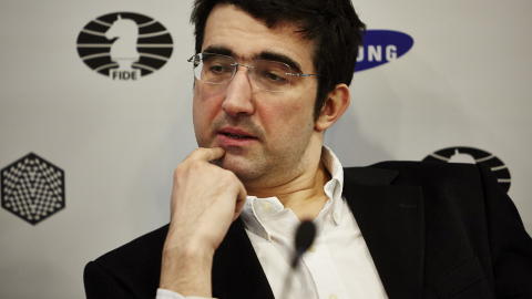 TROR ANAND KAN SL� CARLSEN: Vladimir Kramnik tror Vishy Anands erfaring kan hjelpe han i kampen mot Magnus Carlsen i november.  
Foto: Morten Rakke / NTB scanpix