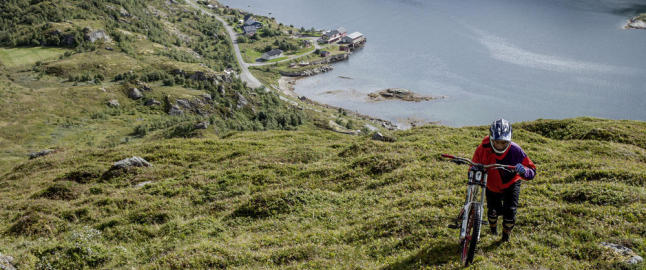 - Hadde du stått på ski ned her, tør du også sykle utfor