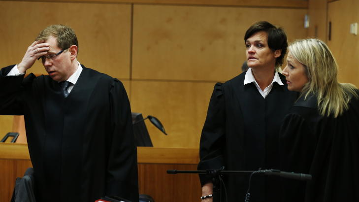  VITNET:  Rundt klokken 13.00 i dag vitnet en vernepleier som er venn av ekteparet Reidun og Rune �ygard. Kvinnen har tidligere jobbet med Reidun �ygard. P� bildet ser du fra venstre: Statsadvokaten i saken er Thorbj�rn Klundseter, Rune �ygards forsvarer Mette Yvonne Larsen og 17-�ringens bistandsadvokat Nina Braathen  Hjortdal. Foto: Erlend Aas / NTB scanpix