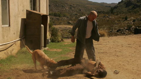 TABU: Coetzees b�ker inneholdt passasjer som var kontroversielle under apartheid, som sex p� tvers av raselinjer, som var ulovlig. Dette bildet er hentet fra filmatiseringen av en senere bok, �Van�re�, med John Malkovich i hovedrollen. Foto: Filmweb / SF Norge AS