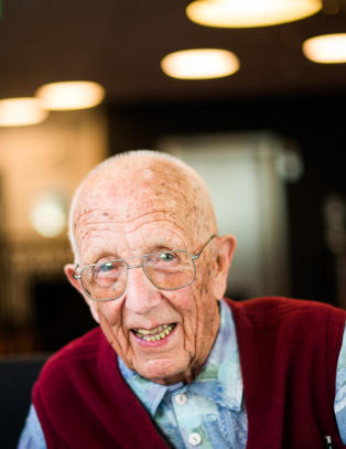 Emil (95): - Helt grusomt å gå på rød løper