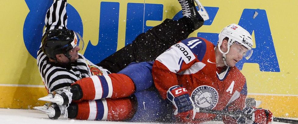 Dommeren fikk h�re det da han ga Thoresen utvisning