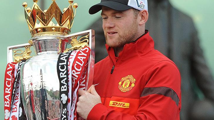  BUET P�:  United-fansen er ikke glad for at Wayne Rooney �nsker seg bort fra klubben, og spissen m�tte t�le � bli buet p� under kveldens feiring. . Foto: EPA / PETER POWELL