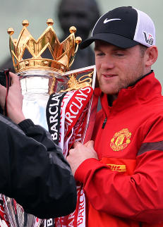 - Moyes vil innkalle Rooney til toppm�te